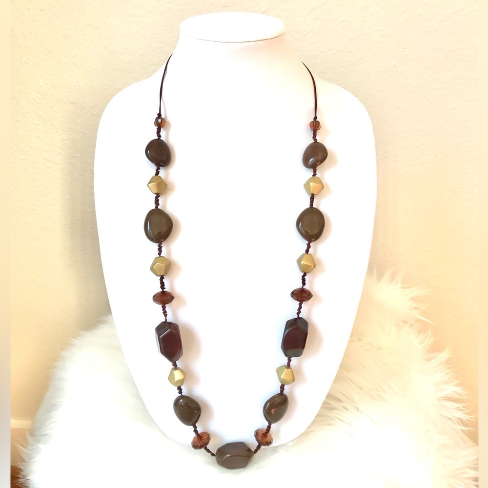 STATEMENT NECKLACE